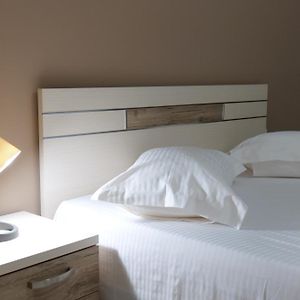 Saranda Inn Rooms & Apartments